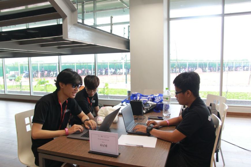 Sinh viên FUNiX tham gia một sân chơi lập trình dành cho HS, SV