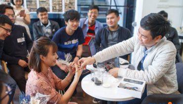 Mentor và sinh viên FUNiX trong phần trao đổi với sinh viên kiến thức IoT trong khuôn khổ một buổi offline tháng.