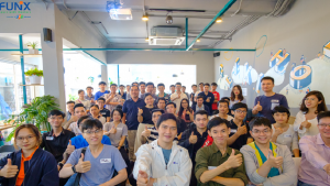 Sinh viên học lập trình FUNiX trong một buổi giao lưu định kỳ offline tại TP. HCM.