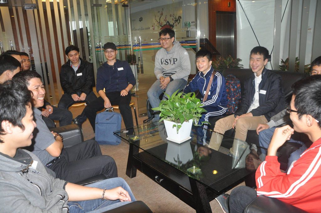 sinh viên FUNiX trong một buổi offline tại Hà Nội