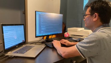Hiện là Business Analyst cho FPT Software tại Mỹ, xTer Nguyễn Đức Hiếu quyết tâm học lập trình trực tuyến dù công việc rất bận rộn, thường phải làm việc đến nửa đêm. Hãy cùng nghe xTer 7X chia sẻ về hành trình học tập tại Trường Mây.