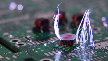 Bạn có biết có pin trên bo mạch chủ của máy tính không? Bài viết này sẽ giải thích chức năng của pin CMOS trên bo mạch chủ và lý do bạn cần nó.