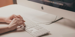 Bạn muốn nhanh chóng kết hợp các tài liệu PDF của mình trong Apple Preview? Đây là cách để làm điều đó.