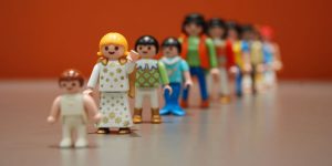 Vì Linux là một hệ điều hành nhiều người dùng, nên sớm hay muộn bạn cũng sẽ cần phải chuyển giữa nhiều người dùng khác nhau. Bài viết này hướng dẫn cách chuyển giữa nhiều người dùng trên Linux.