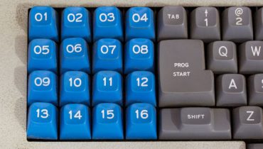 Bạn muốn làm quen với Linux? Bắt đầu với các lệnh dưới đây để thực hiện các thao tác cơ bản nhất.  Các lệnh Linux cơ bản mà bạn sẽ tìm thấy bên dưới có thể dùng cho hầu hết mọi bản phân phối Linux, từ dòng lệnh Ubuntu đến Kali Linux.