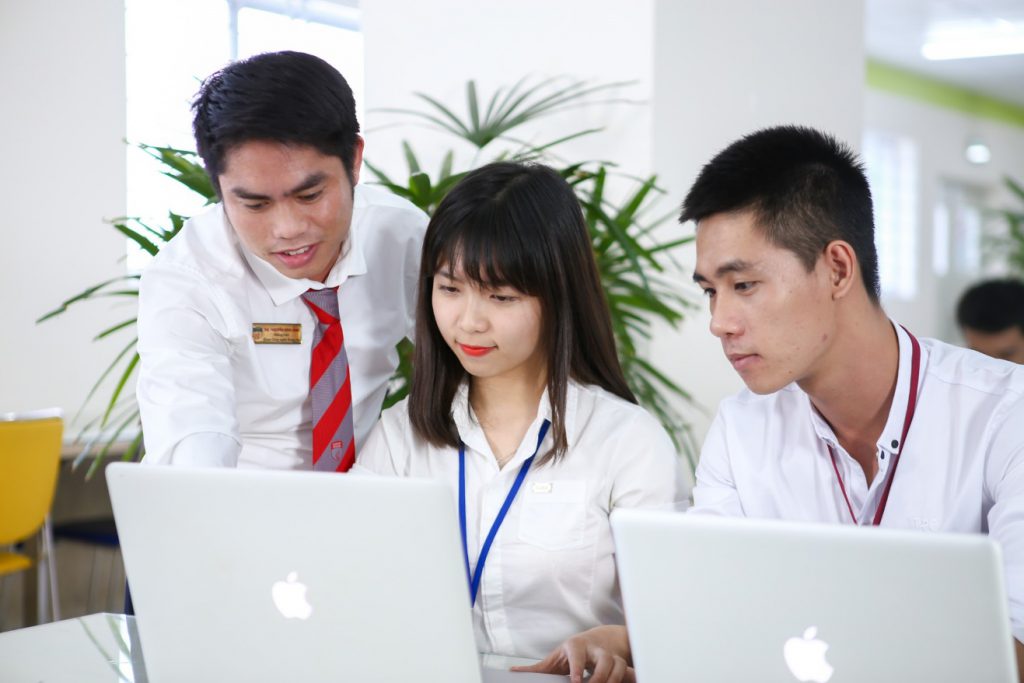 hoàn thành việc học trực tuyến