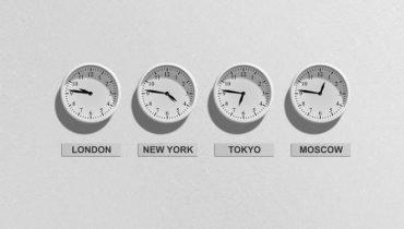 Nếu bạn đã di chuyển hoặc đang đi du lịch với máy tính xách tay Linux, bạn có thể tự hỏi làm thế nào để thay đổi múi giờ hệ thống của mình. Rất dễ để đặt múi giờ trên máy tính Linux của bạn từ dòng lệnh. Đây là cách để làm điều đó.