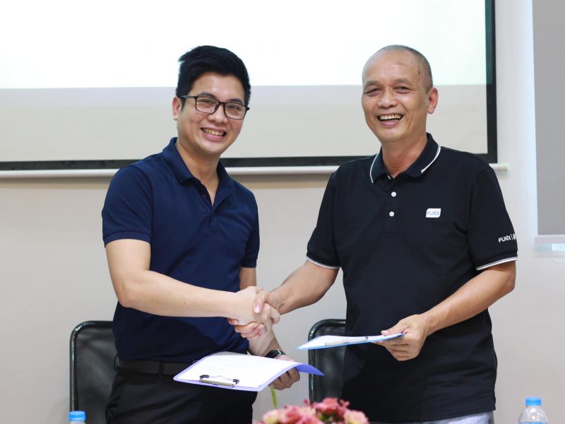 CEO WINDSoft Trần Anh Nam và nhà sáng lập FUNiX - Nguyễn Thành Nam tại lễ ký kết hợp tác giữa hai đơn vị ngày 29/3. 