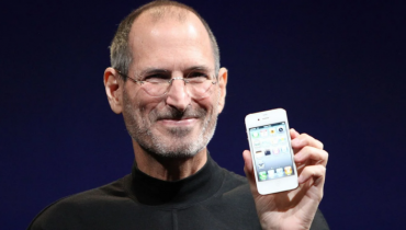 Thành công của Apple, được xây dựng dựa trên nhiều thập kỷ đổi mới, đã thay đổi cách chúng ta nhìn nhận về công nghệ. Hãy cùng FUNiX tìm hiểu về cách Apple và Steve Jobs đã thay đổi thế giới.