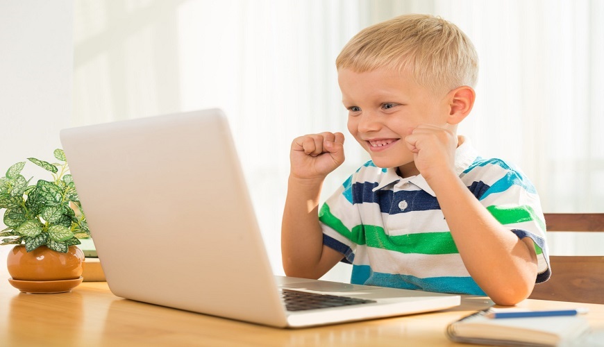  trẻ học lập trình trực tuyến 