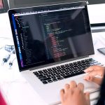 AI đang thay đổi an ninh mạng như thế nào? Có nhiều cách để sử dụng trí tuệ nhân tạo trong an ninh mạng, trong đó các cách phổ biến nhất bao gồm: Báo cáo Hành vi bất thường Ngày nay, phát hiện gian lận là thứ mà bạn sẽ thấy ở hầu hết các tài khoản trực tuyến. 