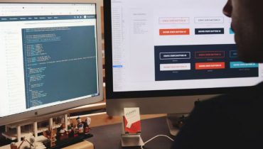 API weatherstack cung cấp một cách dễ dàng để thêm dữ liệu thời tiết vào website hoặc ứng dụng của bạn.