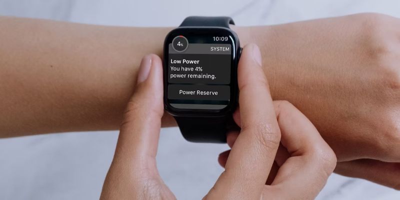 Siri, trợ lý ảo của Apple, có trên bất kỳ Apple Watch nào để hoàn thành vô số tác vụ, cũng giống như trên iPhone, iPad hoặc Mac.  Bài viết dưới đây sẽ giới thiệu cho bạn cách tương tác với Siri trên Apple Watch và khám phá một số lệnh mà bạn có thể đưa ra cho trợ lý.