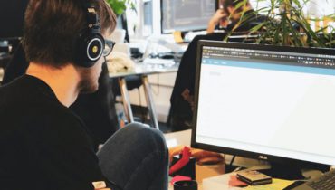 Nếu bạn muốn hoặc cần thêm kho lưu trữ phần mềm (repository) vào máy tính Linux theo cách thủ công, dưới đây là hướng dẫn từng bước để thực hiện việc đó.