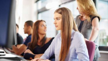 Con gái học công nghệ thông tin có cơ hội việc làm cao