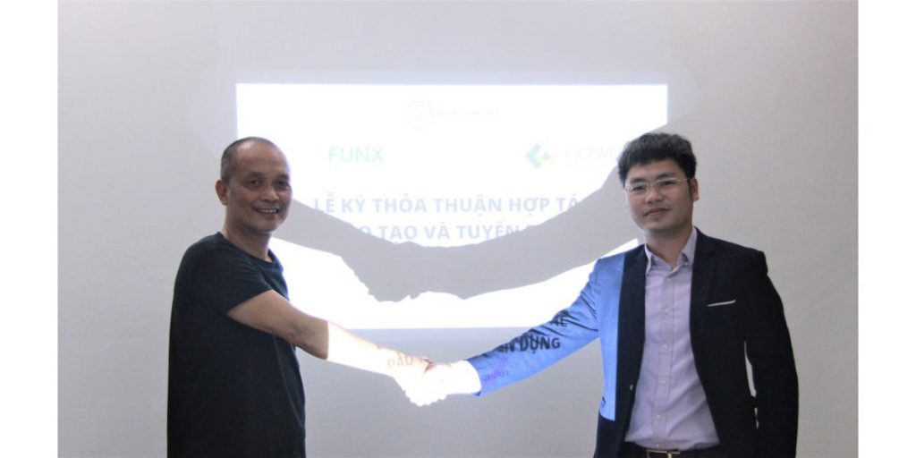 CEO CO-WELL Asia Nguyễn Cao Cường (phải) và Founder FUNiX Nguyễn Thành Nam tại lễ ký kết hợp tác giữa hai đơn vị.