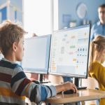 Những câu chuyện về người thành công là cảm hứng cho học sinh học lập trình (Nguồn ảnh: Internet)