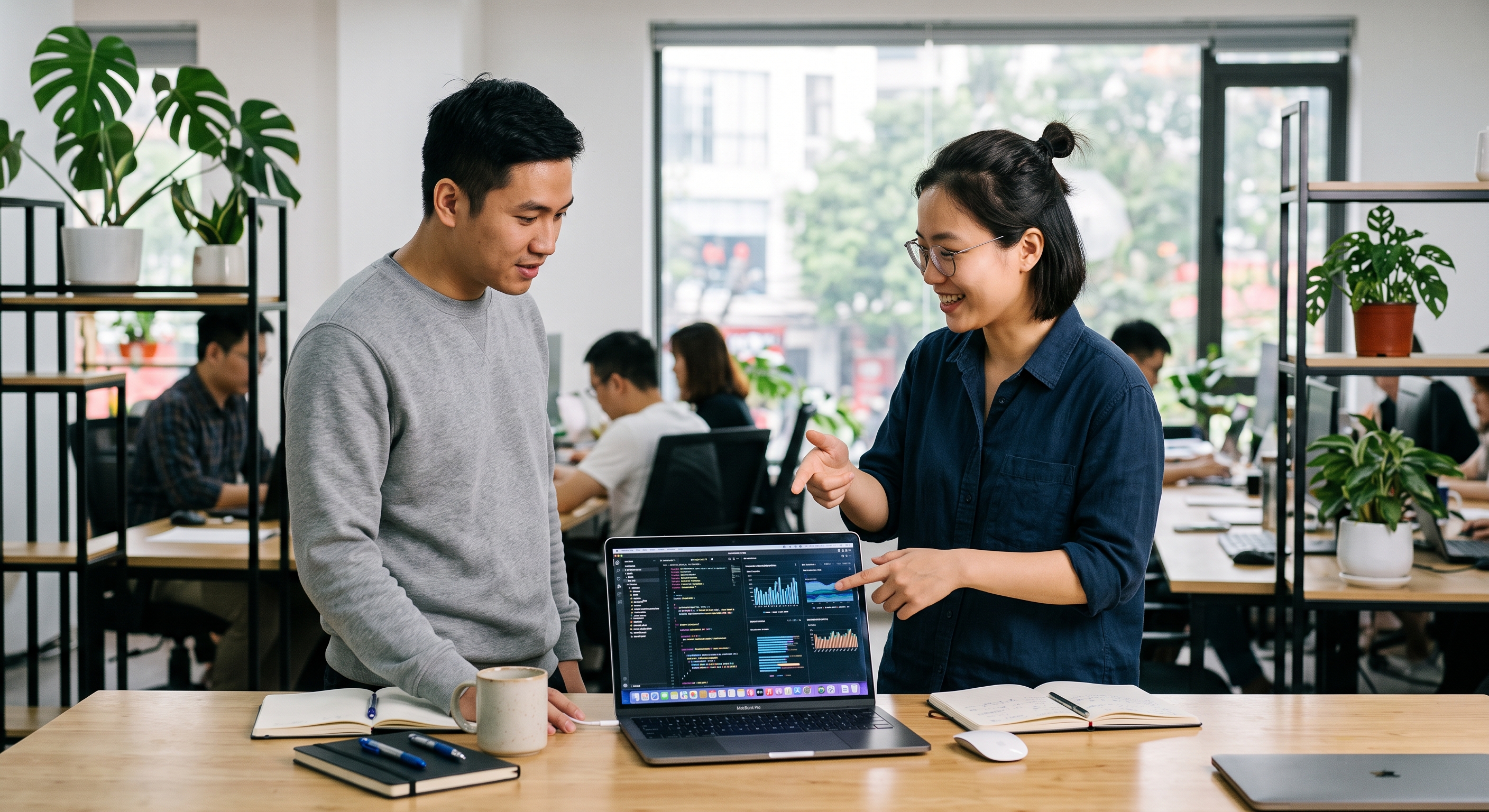 Kỹ sư phần mềm trình diễn ứng dụng do mình xây dựng